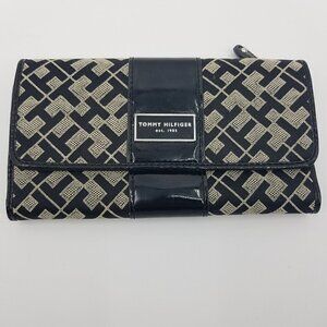 Vintage Tommy Hilfiger Signature Logo Wallet